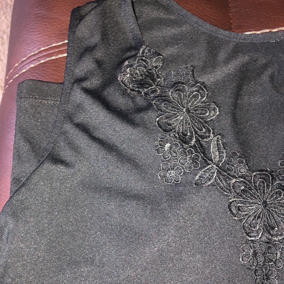 Black tank top shirt - Picture 3 of 3